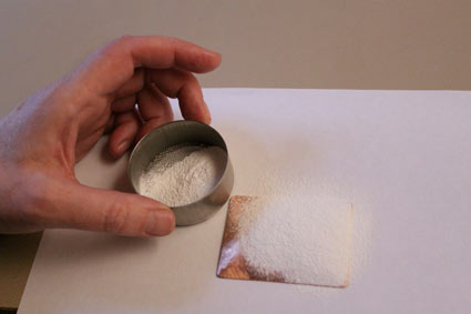 Нанесение эмали на лицевую сторону заготовки